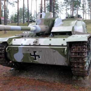 Kuuterselän vastahyökkäyksen kärkivaunu Ps 531-19 “Marjatta” Panssarimuseossa. Putken renkaista yksi tarkoittaa suurella todennäköisyydellä luutnantti Vasili Vasiljevin T-34:ää.