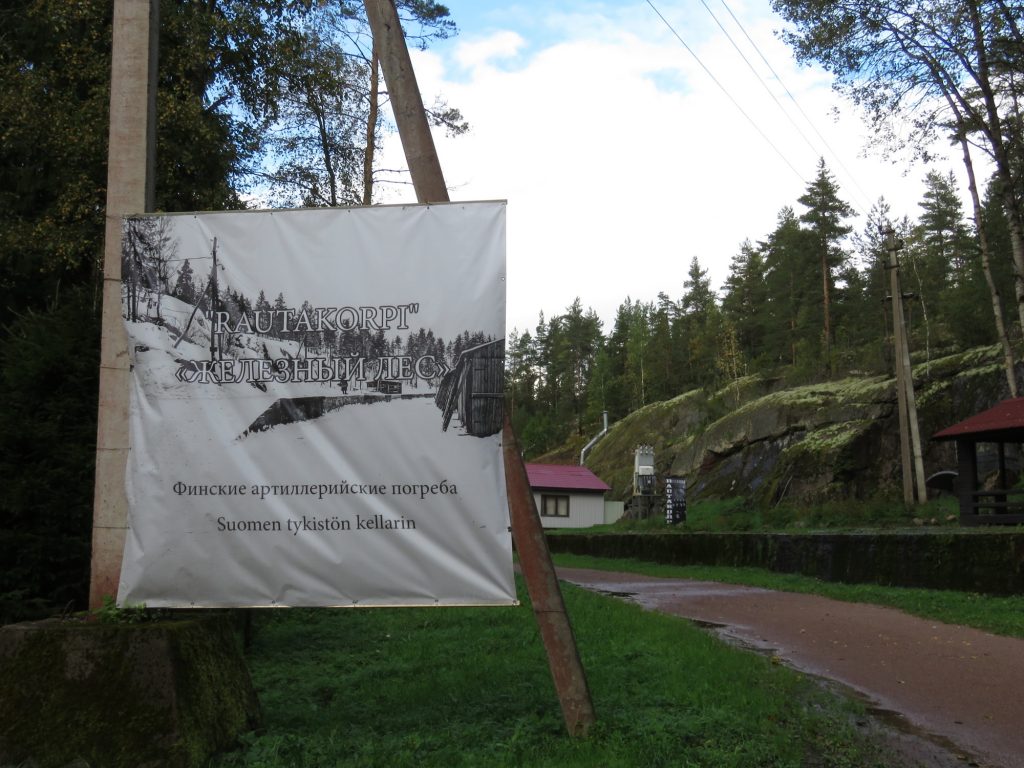 Huhun perusteella upseeripartio vieraili ensi töikseen Rautakorvessa Viipurin pohjoipuolella katsomassa, kesän 1944 IV armeijakunnan amputarvikekenttämakasiinin luolia, joissa oli kuulemma avattu museo. Tämä näyttää pitävän paikkansa, mutta upseeripartiolle kävi samoin kuin 20. Prikaatille kesäkuun kriittisinä päivinä 1944, ei sisäänpääsyä, museo on kiinni.