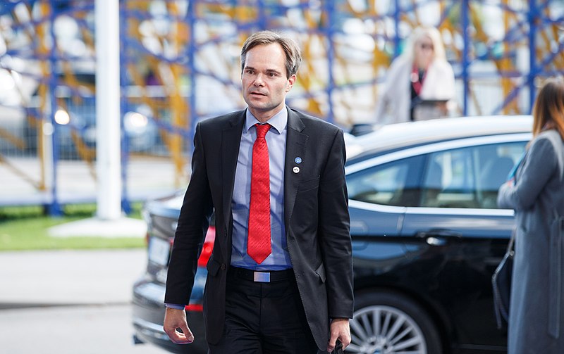 Sisäministeri korostaa muutosvalmiutta aselakiesitykseen